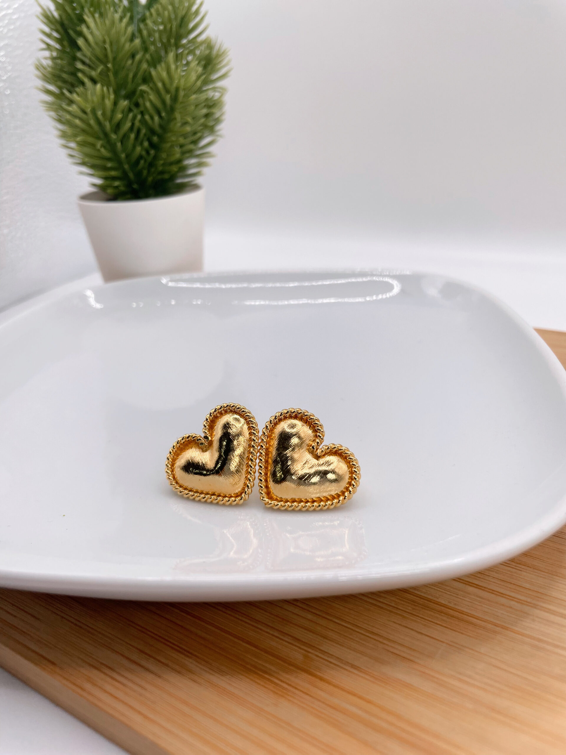 Aretes Corazón Tejido Bronce Baño de Oro 24k